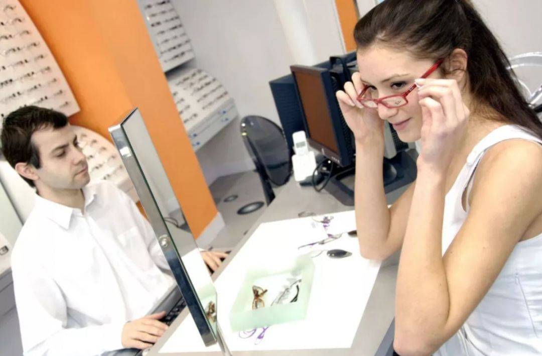 專(zhuān)業(yè)眼鏡銷(xiāo)售標(biāo)準(zhǔn)產(chǎn)品介紹話術(shù)